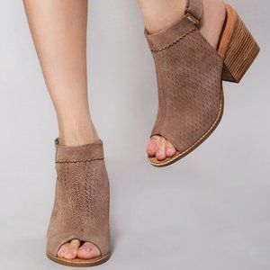 TOMS Taupe Suede Grenada Sandals Sz 7.5 NWT